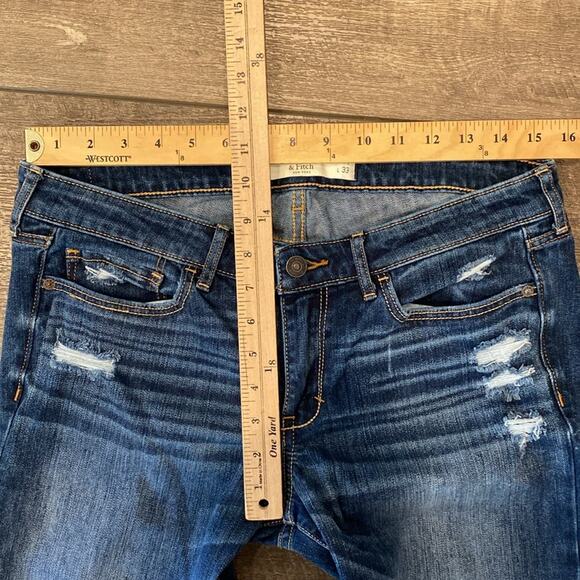 Abercrombie & Fitch Women's Distressed Slim Straight Jeans Medium Wash Size 10 - Picture 4 of 9